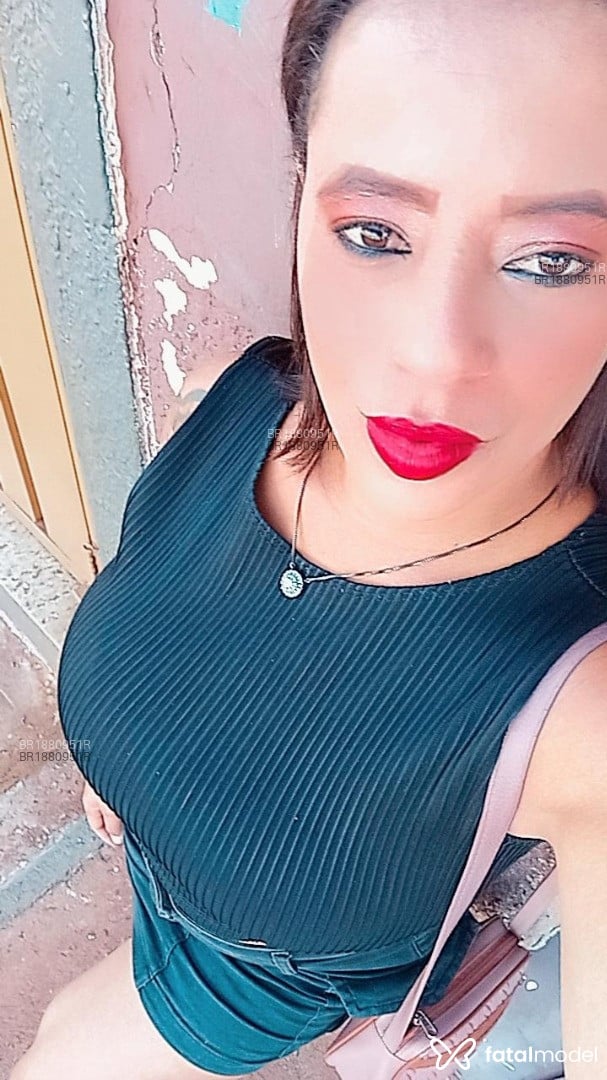 Acompanhante mulher com cabelo castanho de olhos castanhos em Ribeirão Preto - Karolina
