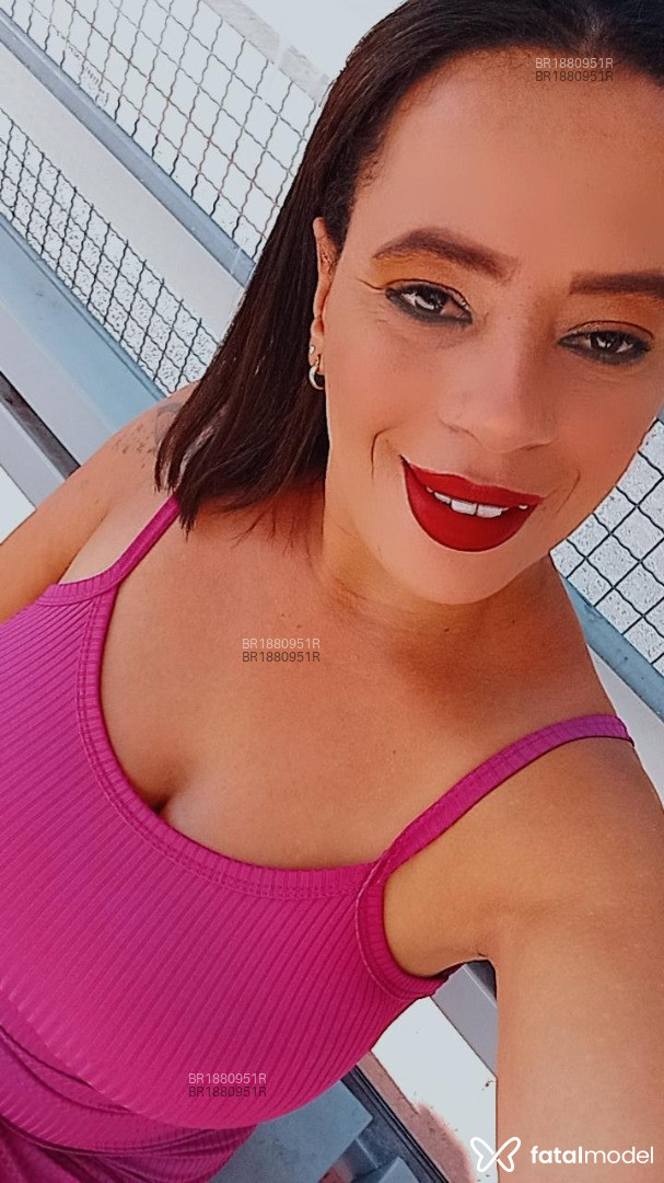 Acompanhante mulher com cabelo castanho de olhos castanhos em Ribeirão Preto - Karolina