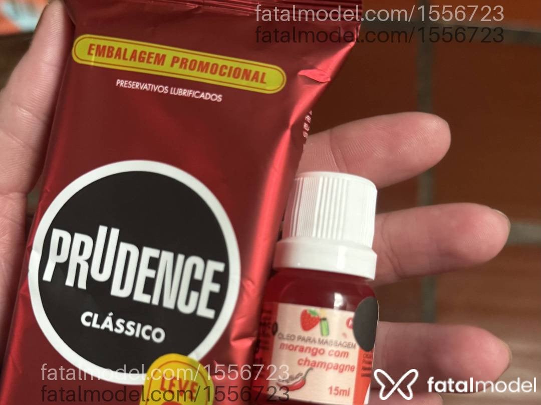 Acompanhante mulher loira (o) de olhos verdes - Natymassagens
