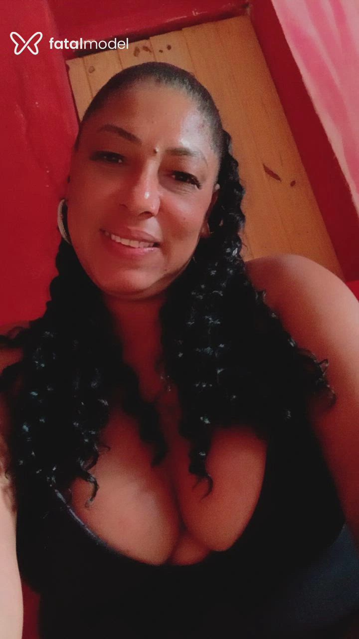 Acompanhante mulher com cabelo castanho de olhos castanhos - Kaka rodrigues