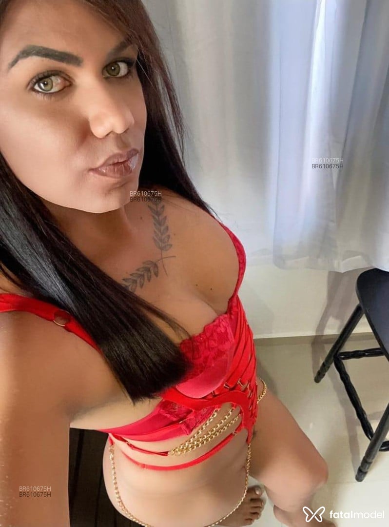 Acompanhante travesti com cabelo castanho de olhos verdes em Virtual - Yasmim fontes