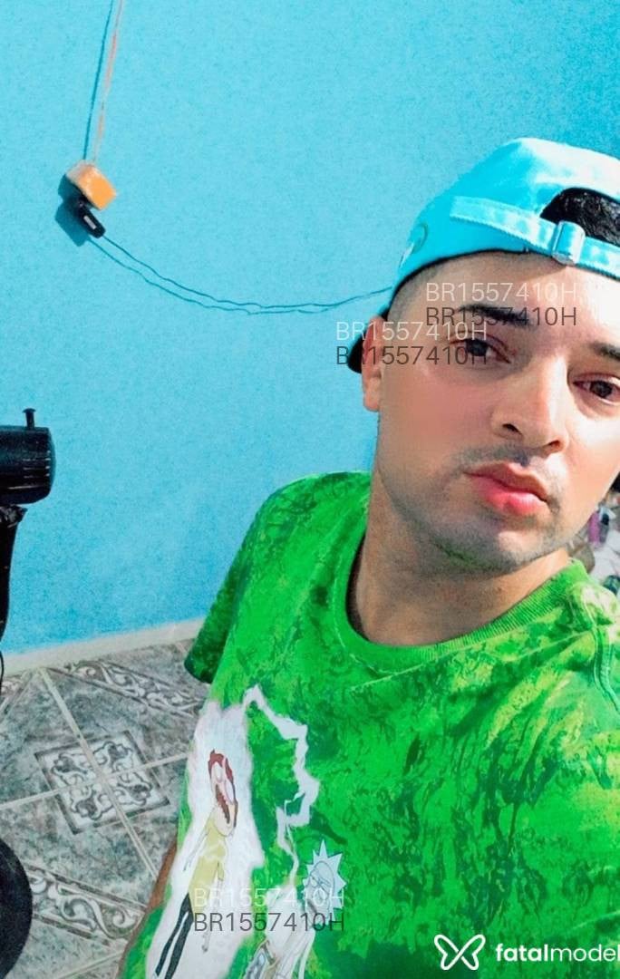 Acompanhante homem morena (o) de olhos castanhos em Porto Alegre - Douglas