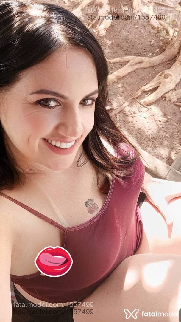 Acompanhante mulher com cabelo castanho de olhos verdes em Uberaba - Fernanda França
