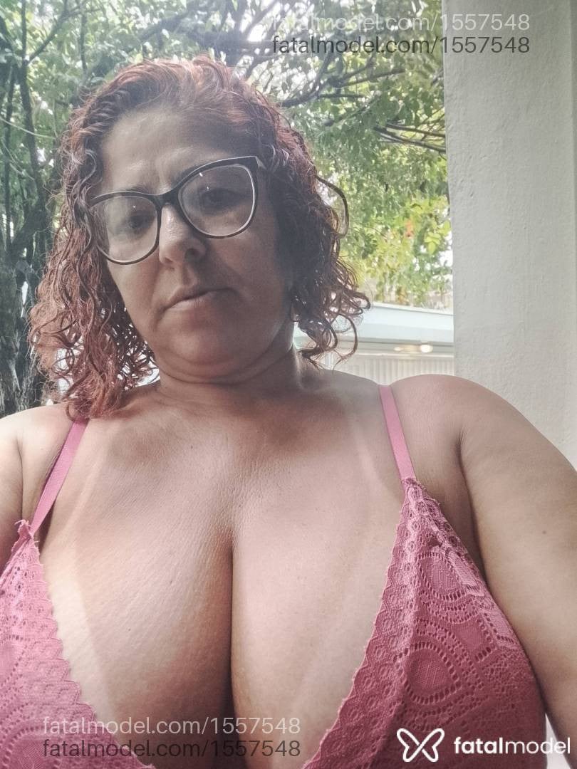 Acompanhante mulher ruiva (o) de olhos castanhos - Jó Sousa