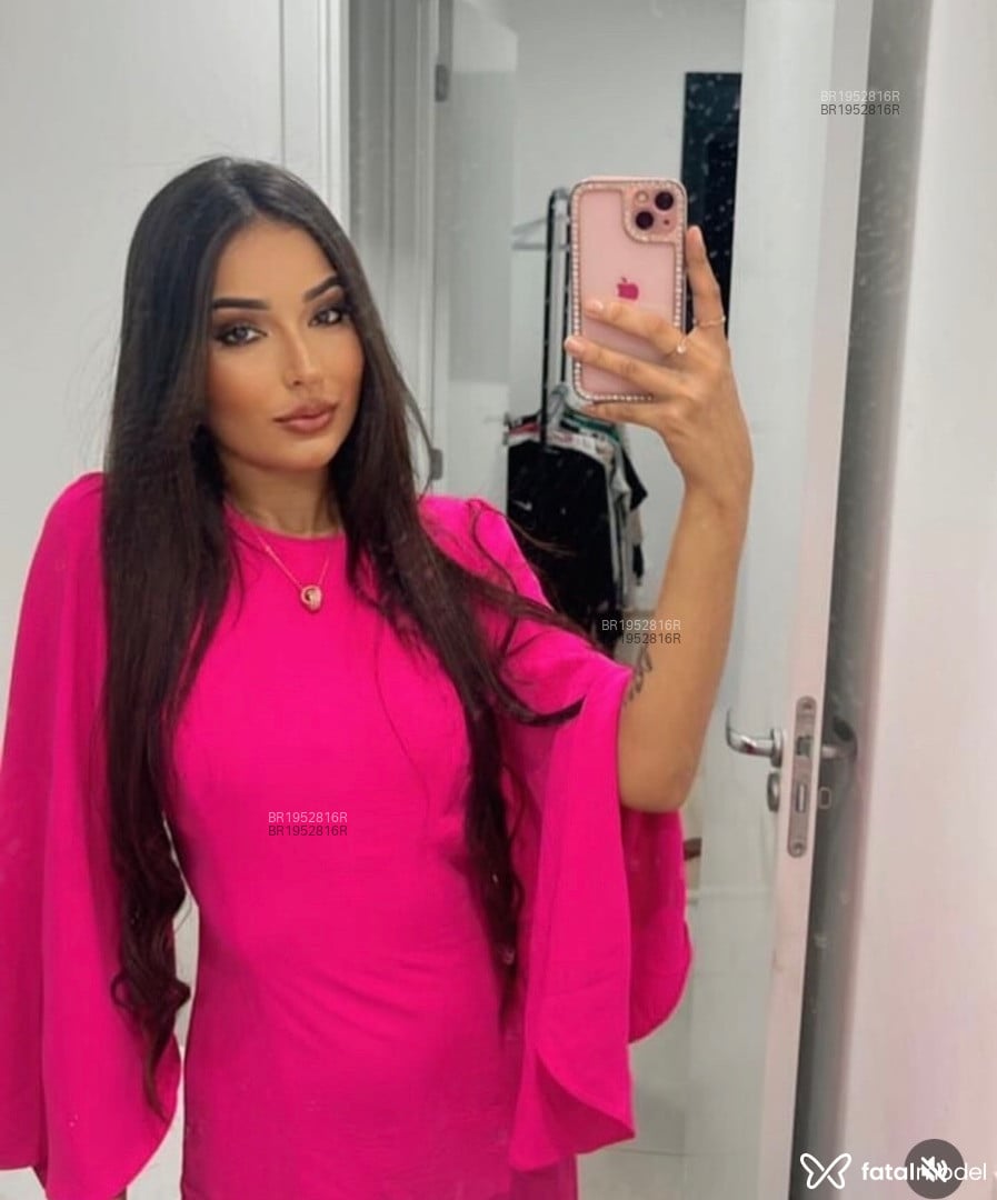 Acompanhante mulher com cabelo castanho de olhos pretos - Larissa Souza