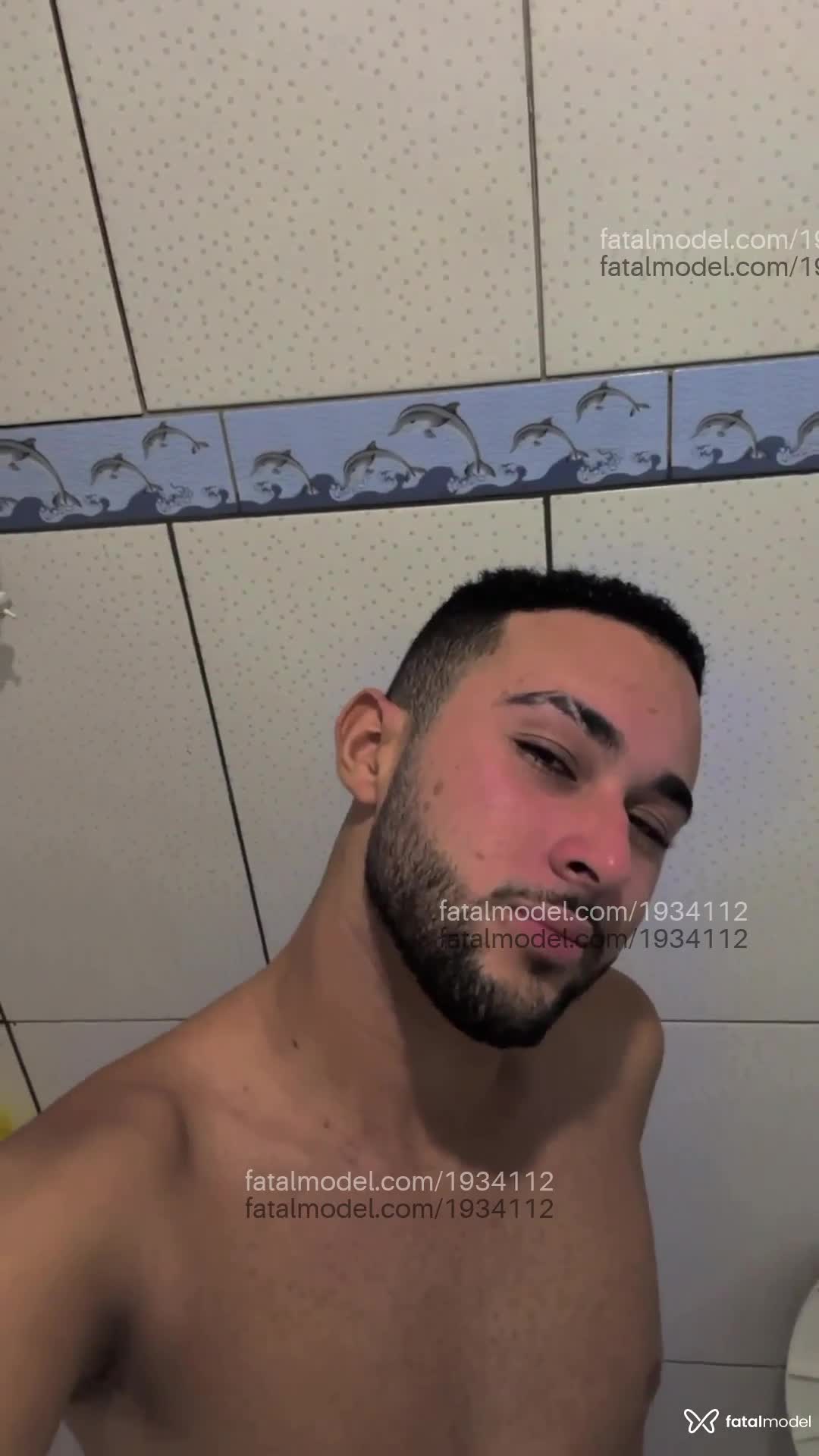 Acompanhante homem morena (o) de olhos castanhos - GBZIN Acompanhante homem morena (o) de olhos castanhos - GBZIN
