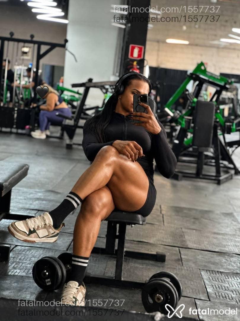 Acompanhante mulher trans morena (o) de olhos pretos - Natasha Mendes