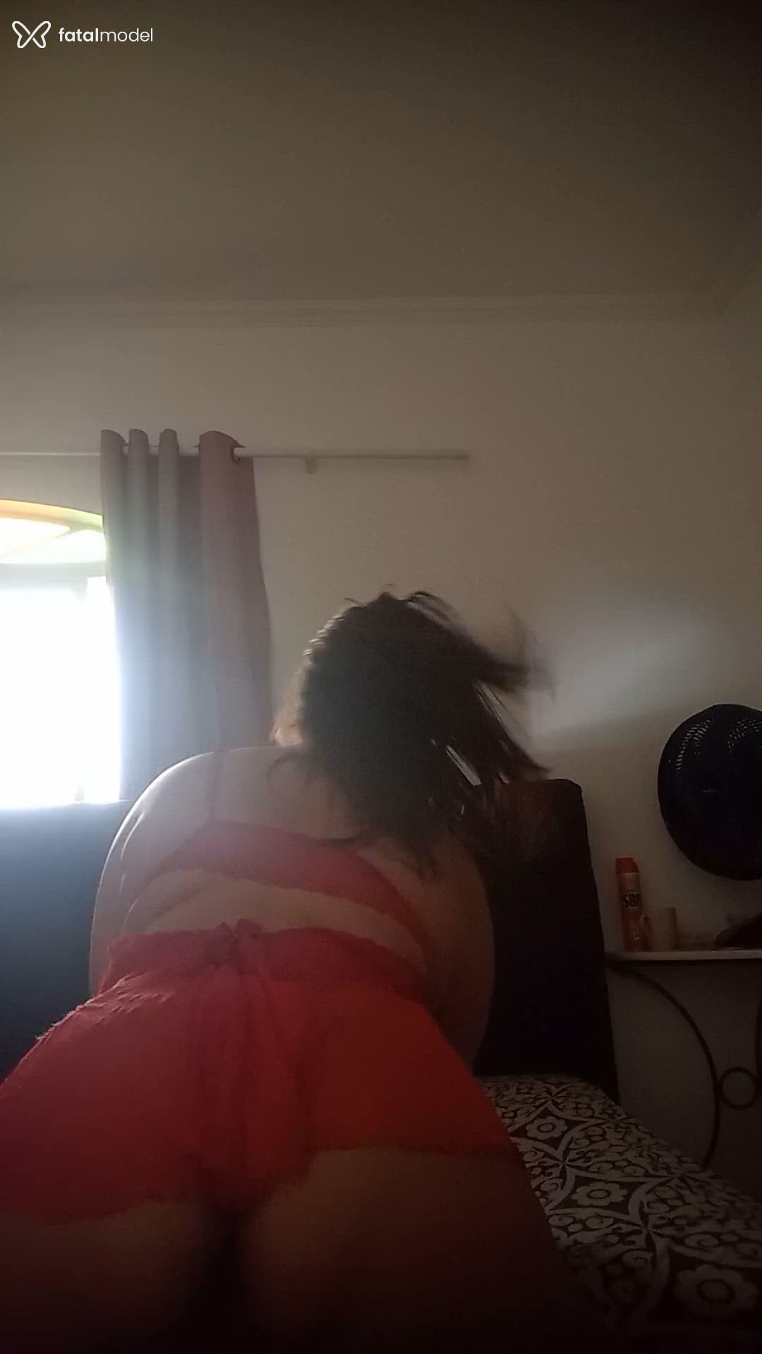 Acompanhante mulher com cabelo castanho de olhos castanhos - Zaya