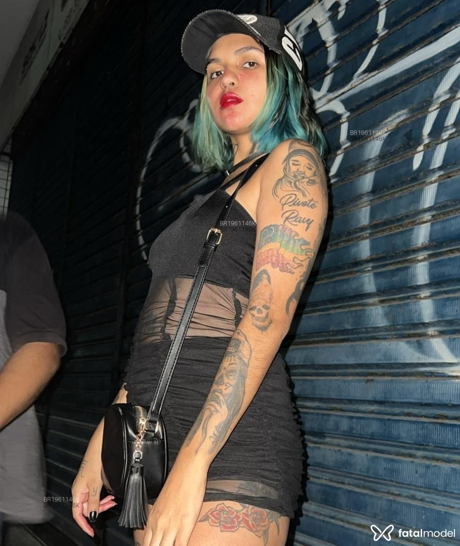 Acompanhante mulher com cabelo colorido de olhos azuis em Fortaleza - Mari jany
