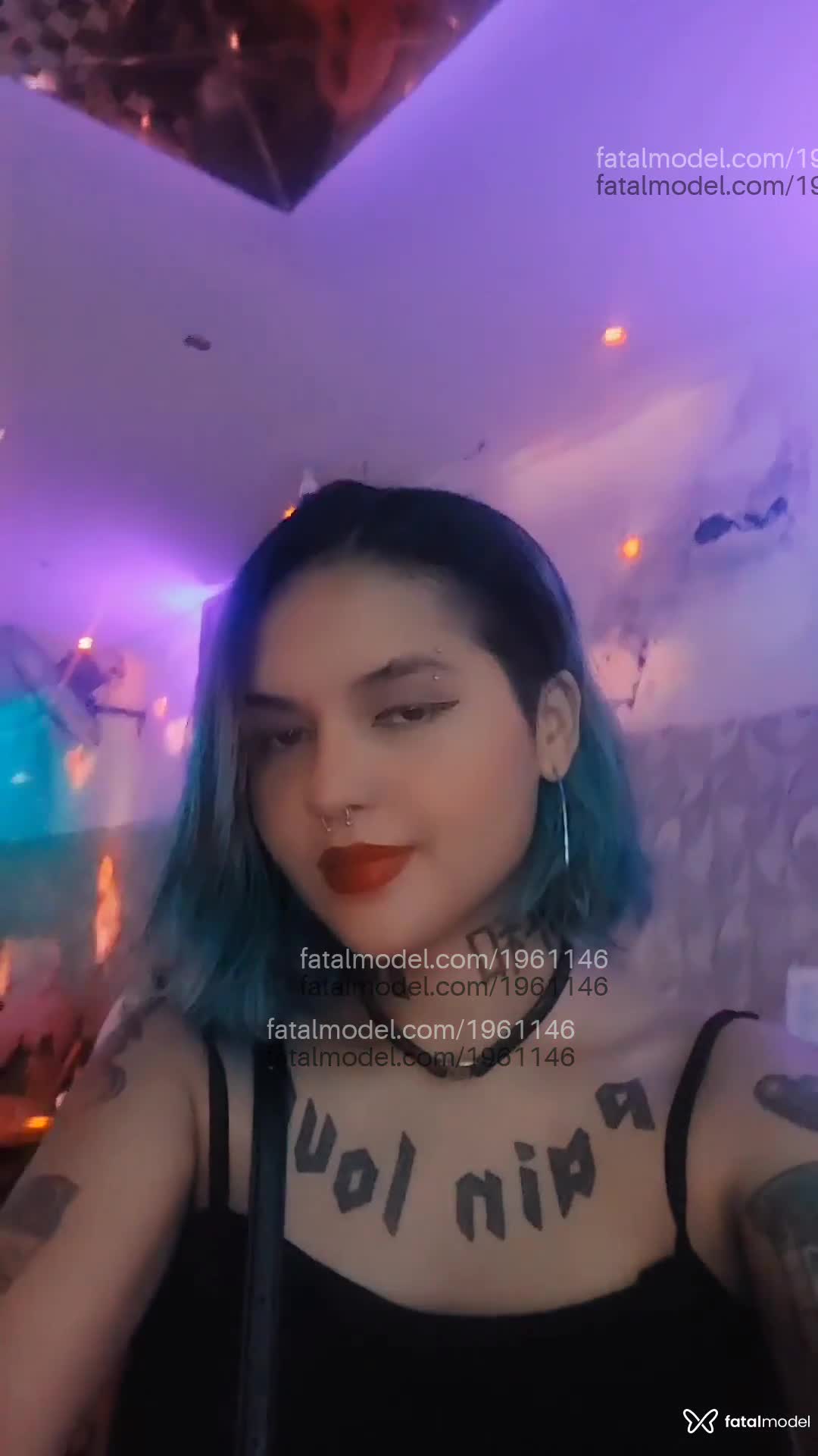 Acompanhante mulher com cabelo colorido de olhos azuis em Fortaleza - Mari jany