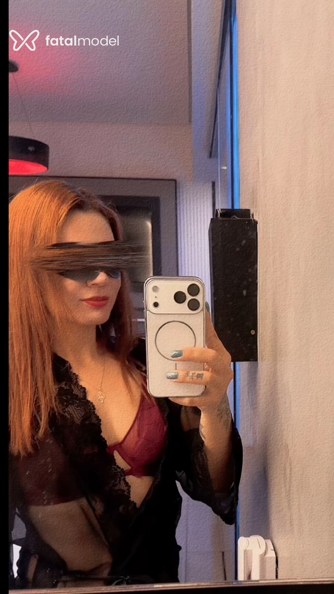 Acompanhante mulher com cabelo castanho de olhos castanhos - Íriz Rezende Acompanhante mulher com cabelo castanho de olhos castanhos - Íriz Rezende