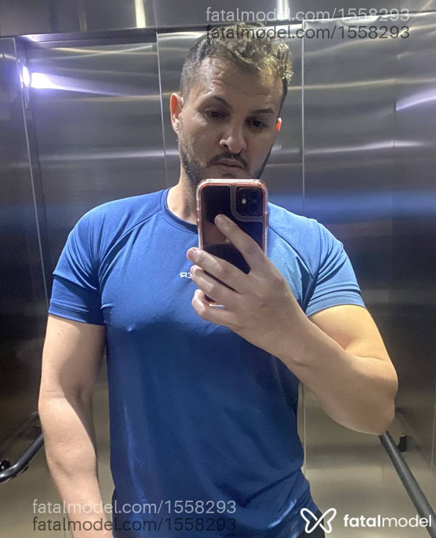 Acompanhante homem com cabelo castanho de olhos castanhos - ARTHUR FERRAZ