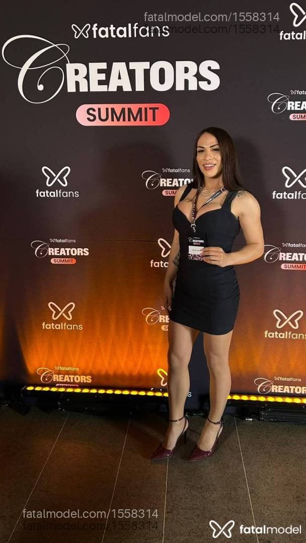 Acompanhante mulher trans morena (o) de olhos castanhos - Nicole Camni