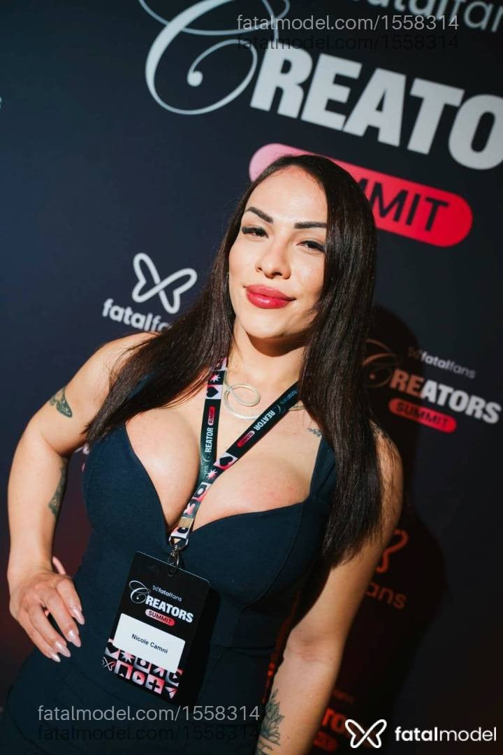 Acompanhante mulher trans morena (o) de olhos castanhos - Nicole Camni