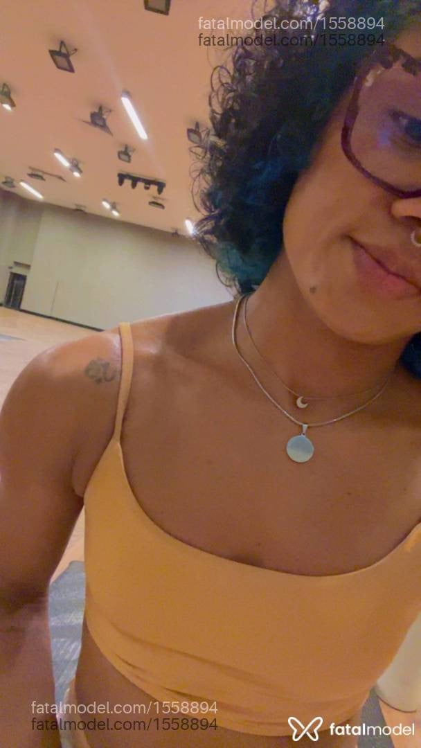 Acompanhante mulher morena (o) de olhos pretos - Fernanda Oliveira