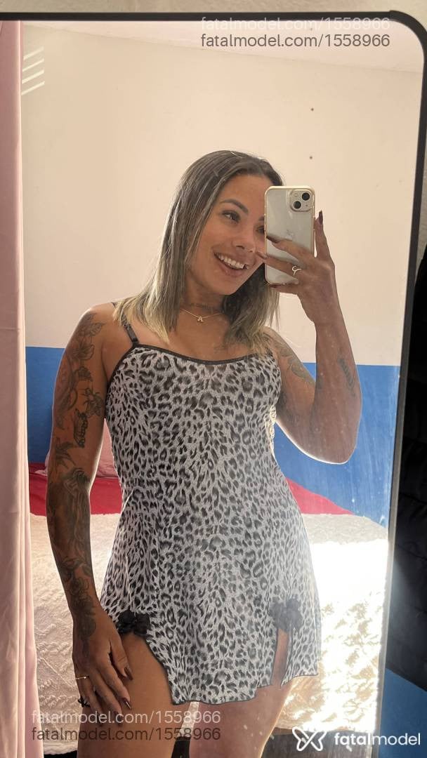 Acompanhante mulher loira (o) de olhos castanhos - Liz silva