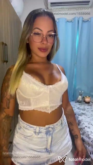 Acompanhante mulher loira (o) de olhos castanhos em Ipatinga - Liz silva