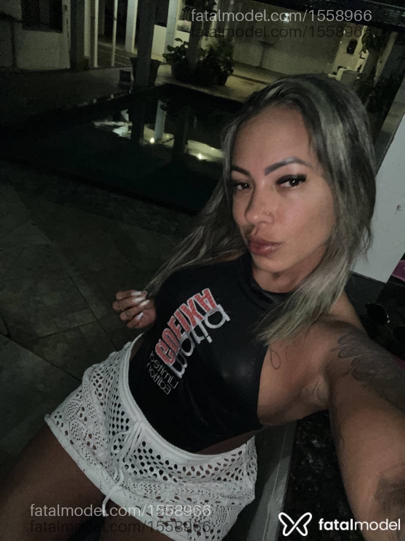 Acompanhante mulher loira (o) de olhos castanhos - Liz silva