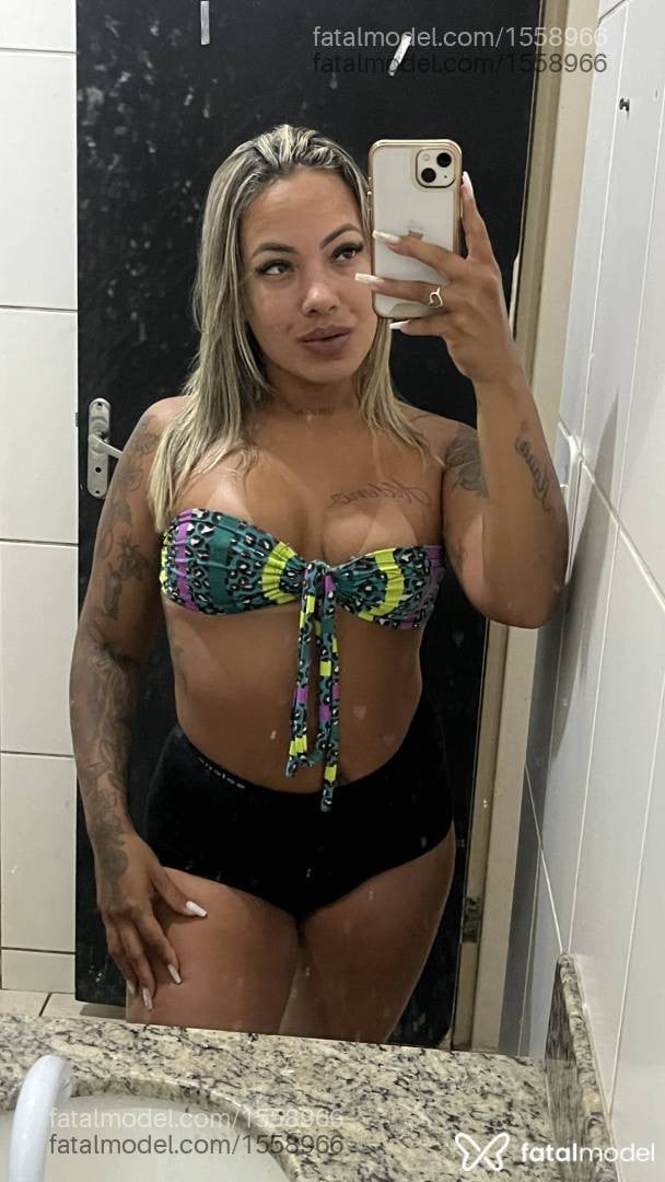 Acompanhante mulher loira (o) de olhos castanhos - Liz silva