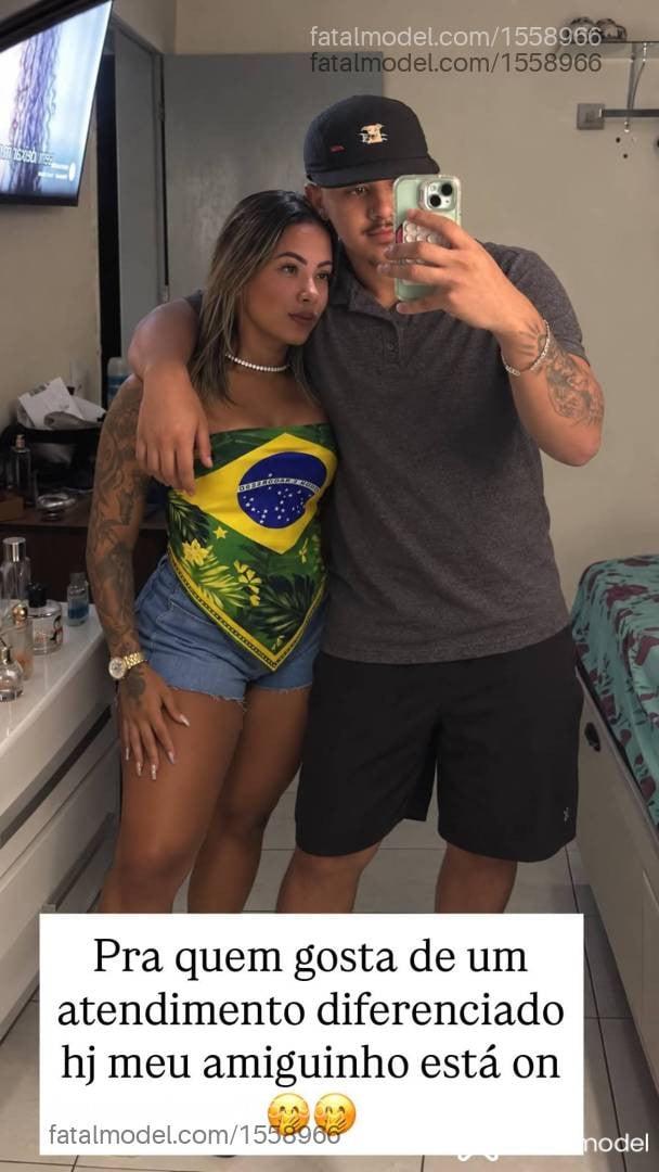 Acompanhante mulher loira (o) de olhos castanhos - Liz silva