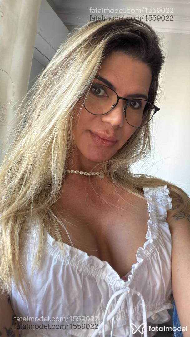 Acompanhante mulher loira (o) de olhos castanhos - Bellafit