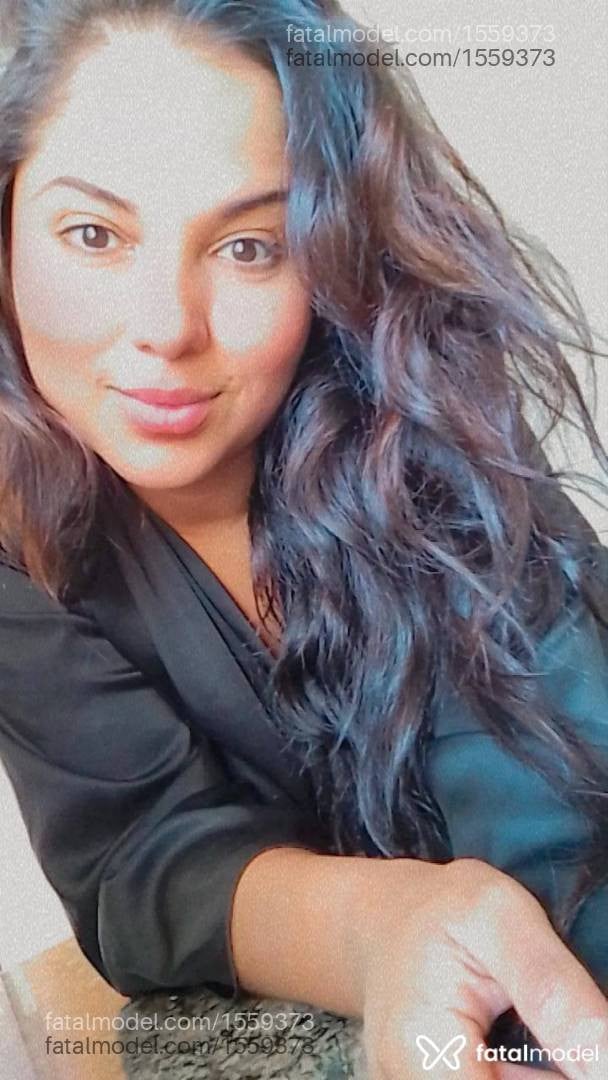 Acompanhante mulher loira (o) de olhos pretos - Patrícia Soares