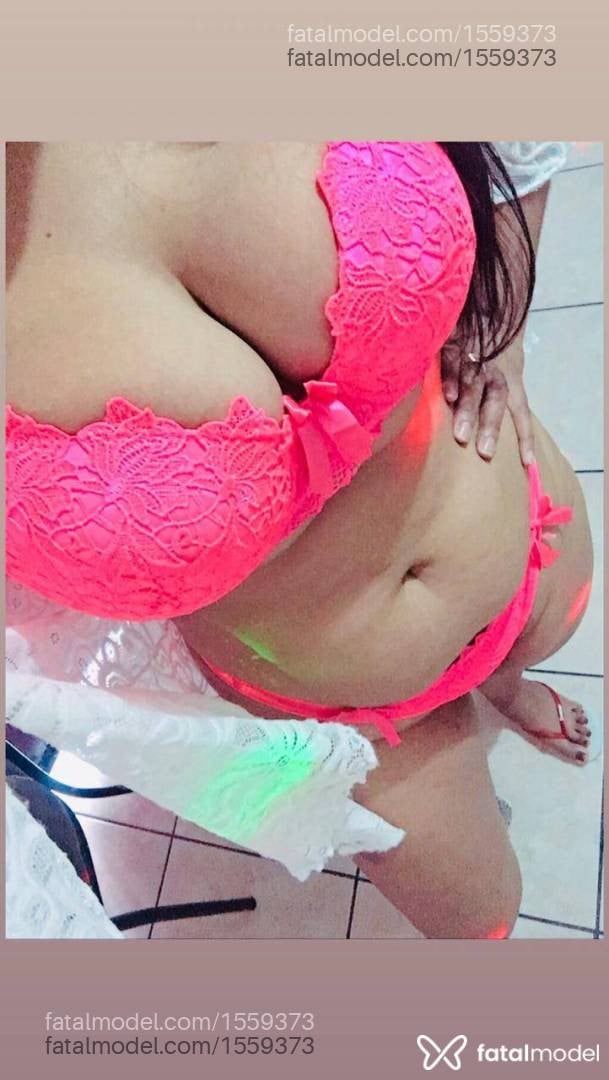 Acompanhante mulher loira (o) de olhos pretos - Patrícia Soares