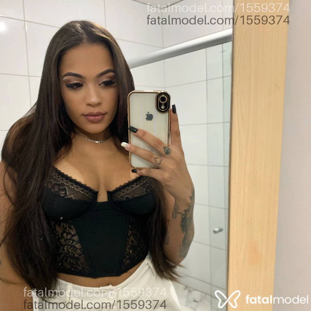 Acompanhante mulher morena (o) de olhos pretos - Laís