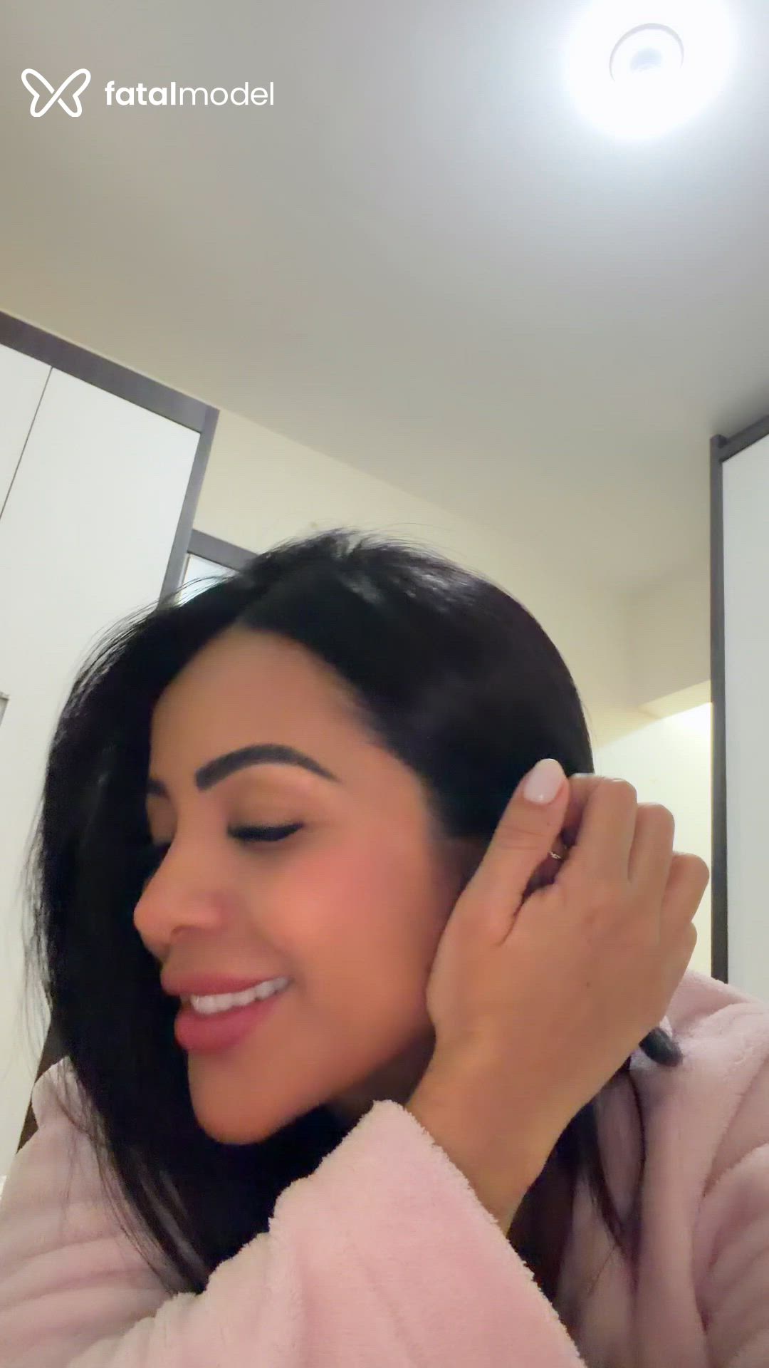 Acompanhante mulher morena (o) de olhos castanhos - Ayala ferrari