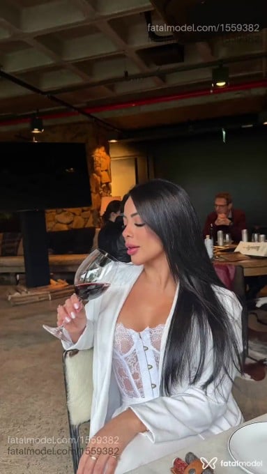 Acompanhante mulher morena (o) de olhos castanhos em Itapema - Ayala ferrari