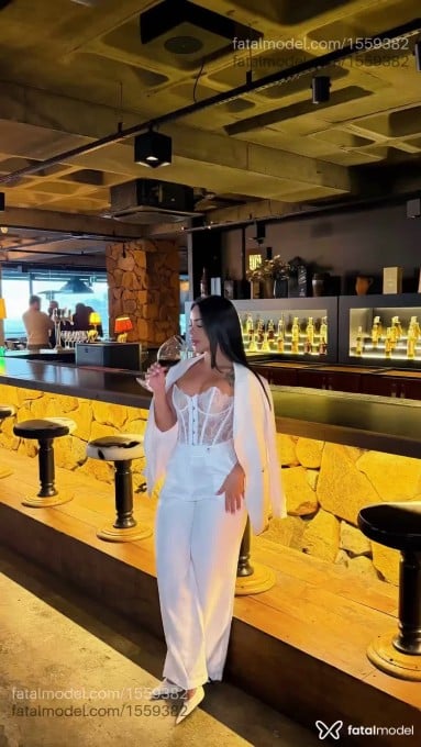 Acompanhante mulher morena (o) de olhos castanhos em Itapema - Ayala ferrari