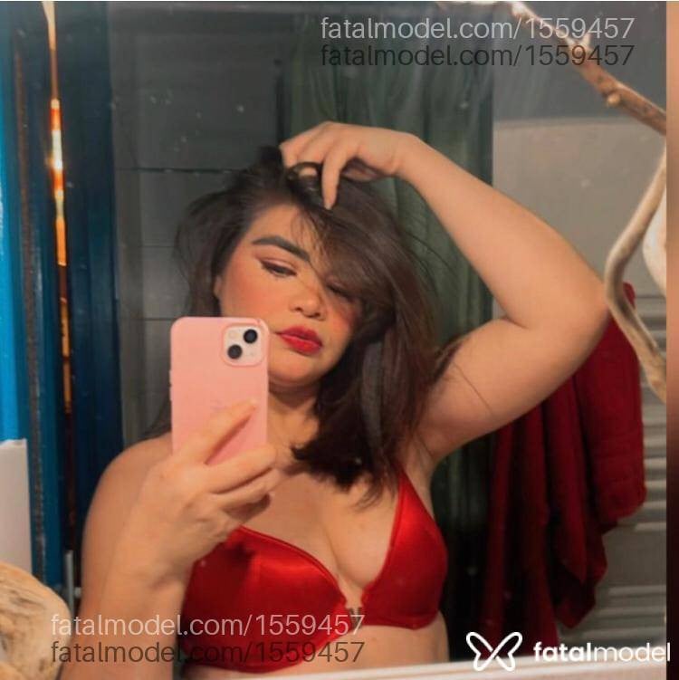 Acompanhante mulher com cabelo castanho de olhos castanhos - Stella Acompanhante mulher com cabelo castanho de olhos castanhos - Stella