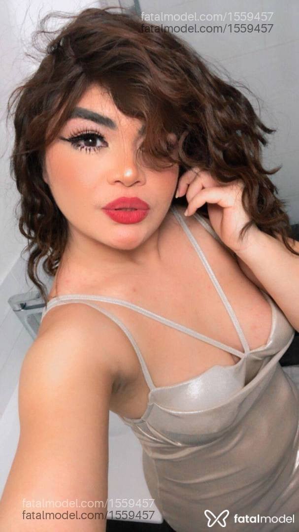 Acompanhante mulher com cabelo castanho de olhos castanhos - Stella Acompanhante mulher com cabelo castanho de olhos castanhos - Stella