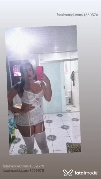 Acompanhante travesti com cabelo castanho de olhos castanhos em Leme Acompanhante travesti com cabelo castanho de olhos castanhos em Leme - Victoria Vilar