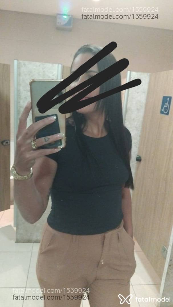 Acompanhante mulher com cabelo castanho de olhos castanhos - Pamela Almeida