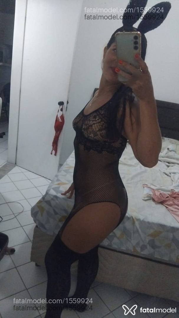 Acompanhante mulher com cabelo castanho de olhos castanhos - Pamela Almeida