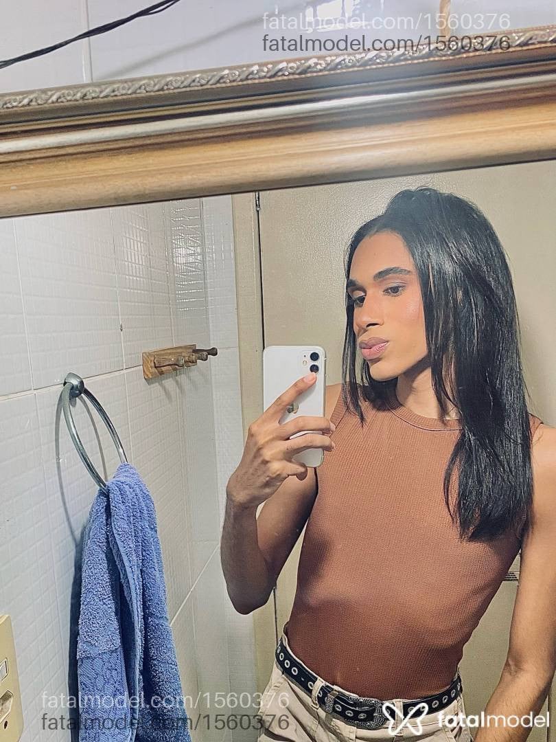 Acompanhante mulher trans com cabelo castanho de olhos castanhos - Vanessa