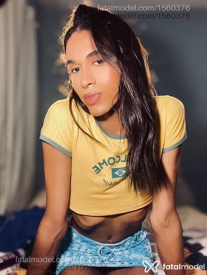 Acompanhante mulher trans com cabelo castanho de olhos castanhos - Vanessa