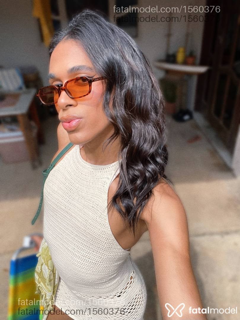 Acompanhante mulher trans com cabelo castanho de olhos castanhos - Vanessa