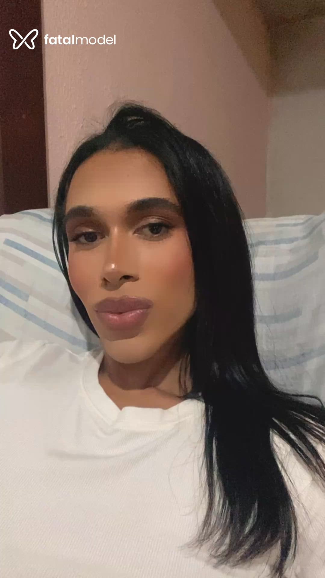 Acompanhante mulher trans com cabelo castanho de olhos castanhos - Vanessa