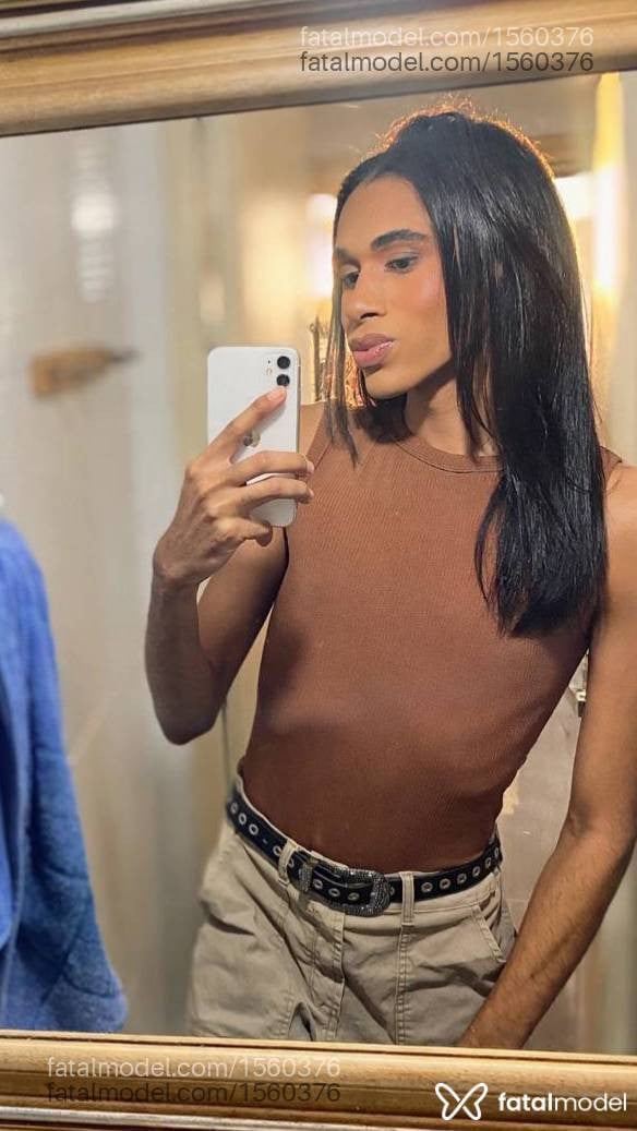 Acompanhante mulher trans com cabelo castanho de olhos castanhos - Vanessa