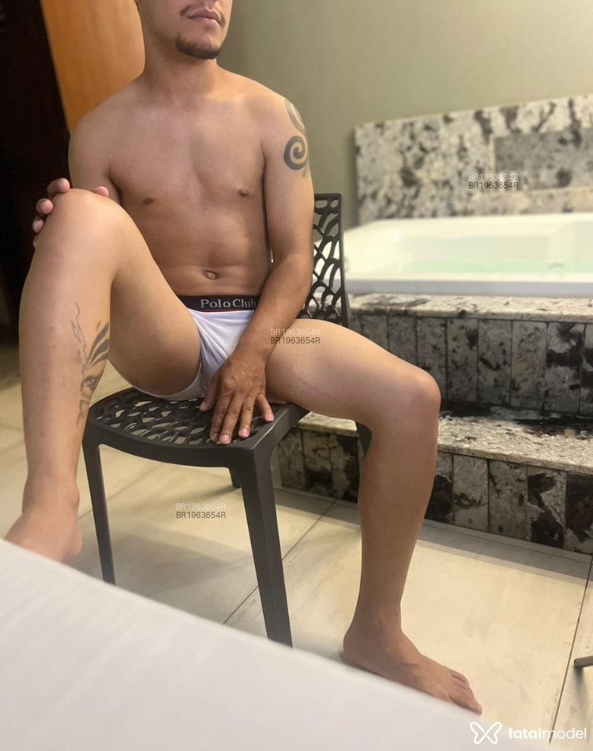 Acompanhante homem morena (o) de olhos castanhos em Rio Verde Acompanhante homem morena (o) de olhos castanhos em Rio Verde - Kauê