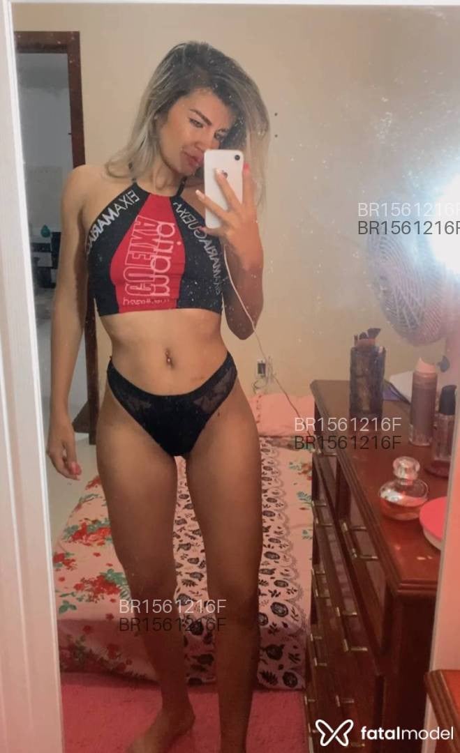 Acompanhante mulher loira (o) de olhos castanhos em Brasília - Nicole pablyne