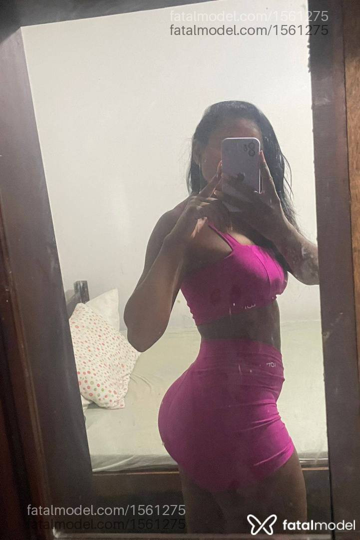 Acompanhante mulher com cabelo castanho de olhos pretos - Luana Paiva