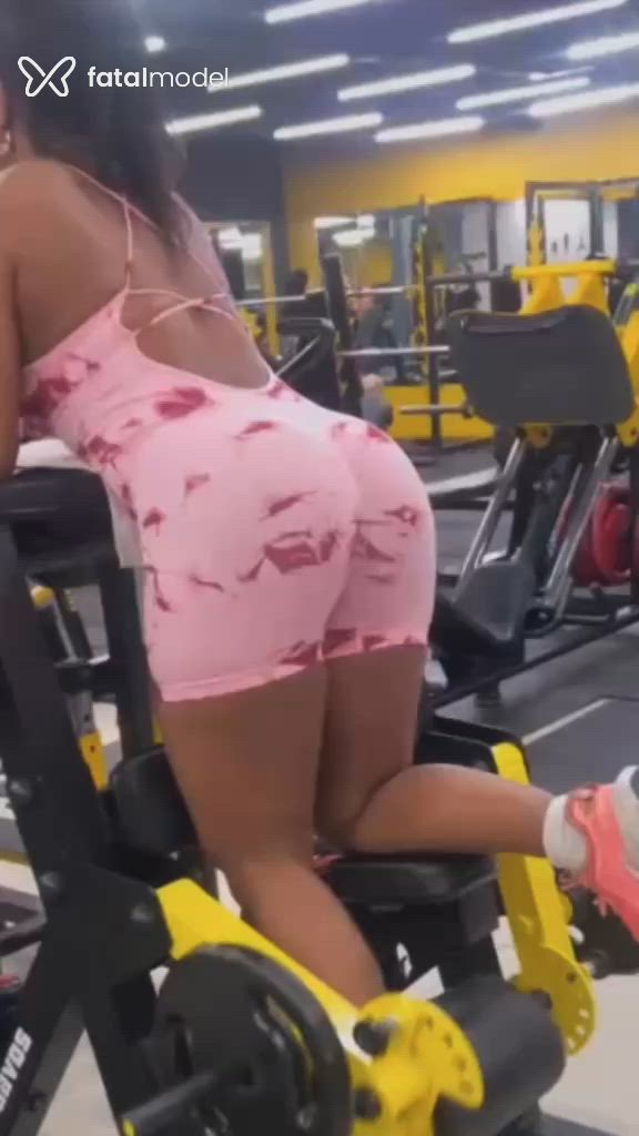 Acompanhante mulher com cabelo castanho de olhos pretos - Luana Paiva