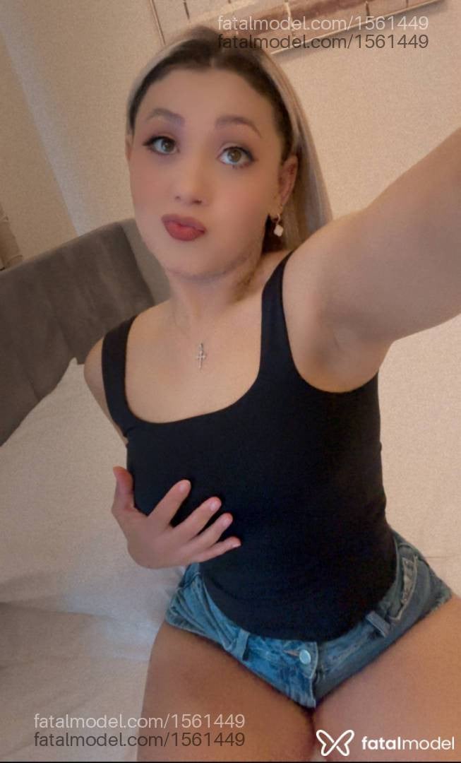 Acompanhante mulher loira (o) de olhos castanhos - Vicky