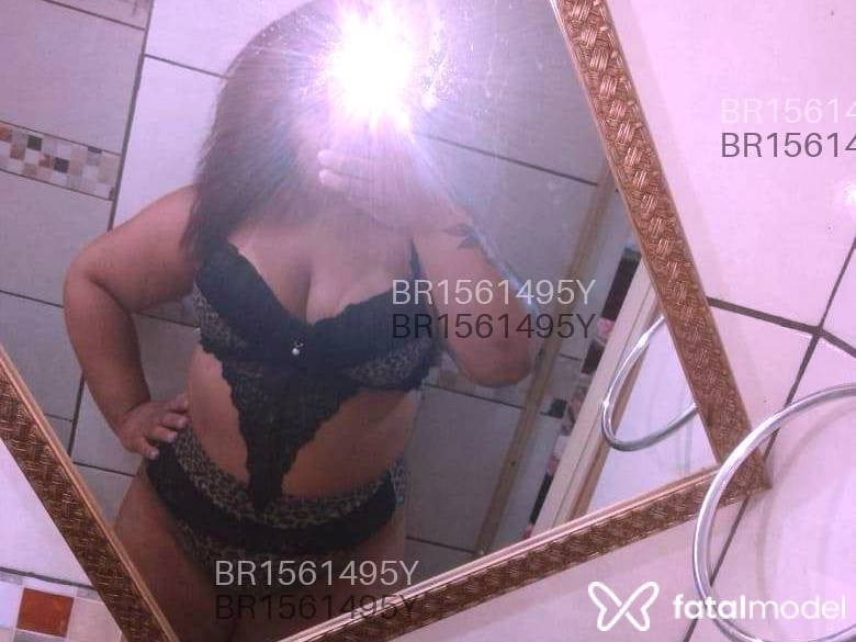 Acompanhante mulher com cabelo castanho de olhos verdes em Paiçandu - Estheffany