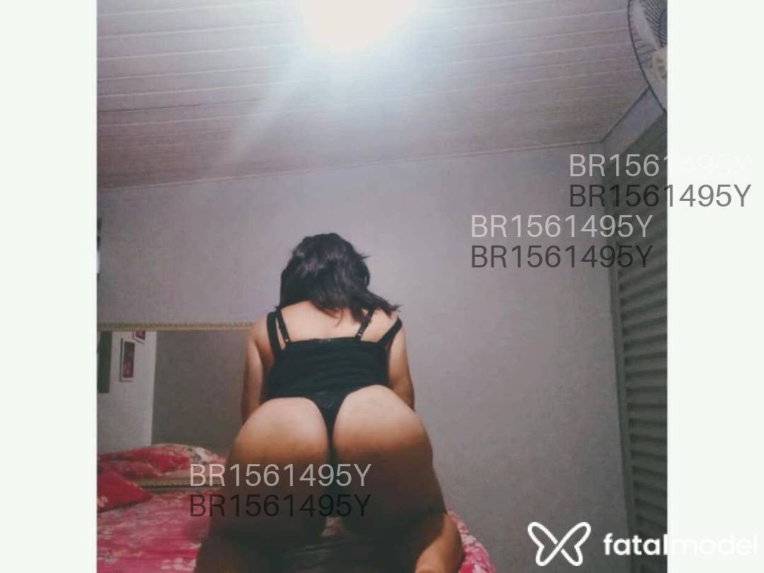 Acompanhante mulher com cabelo castanho de olhos verdes em Paiçandu - Estheffany