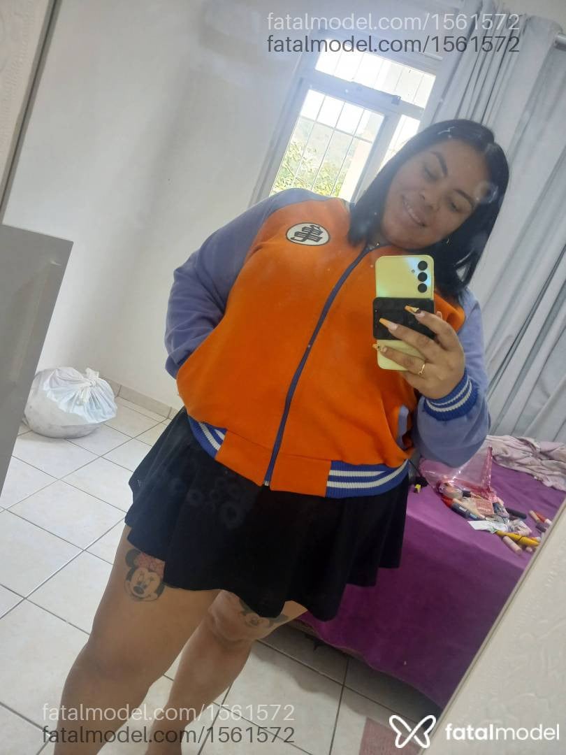 Acompanhante mulher com cabelo colorido de olhos azuis em Cachoeiro de Itapemirim - Yumi Akira