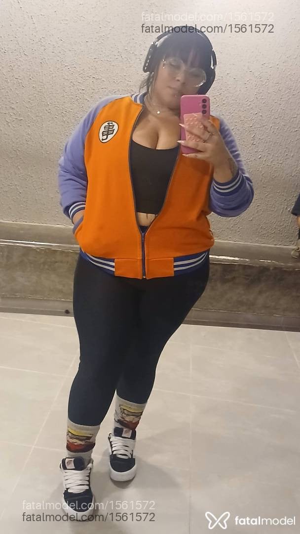 Acompanhante mulher com cabelo colorido de olhos azuis em Cachoeiro de Itapemirim - Yumi Akira